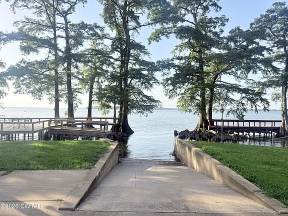 2nd image of 859 Lake Dr
