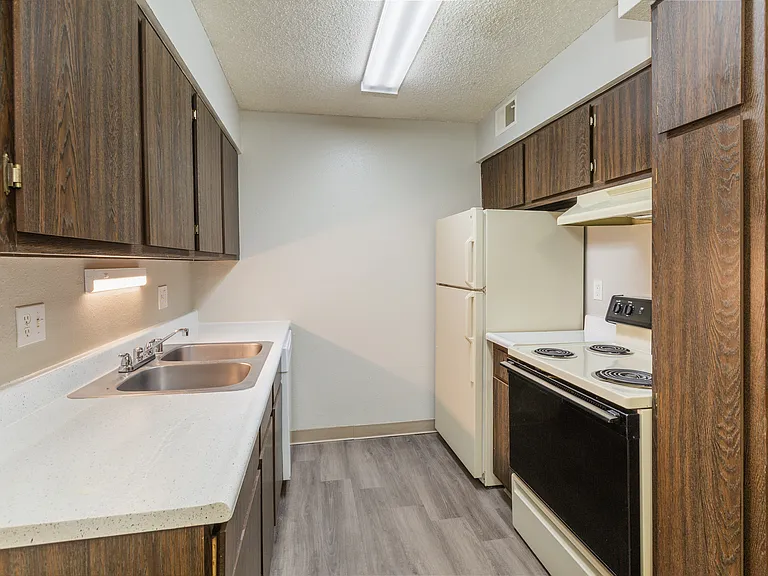 Berkshire Apartments — Photo 11
