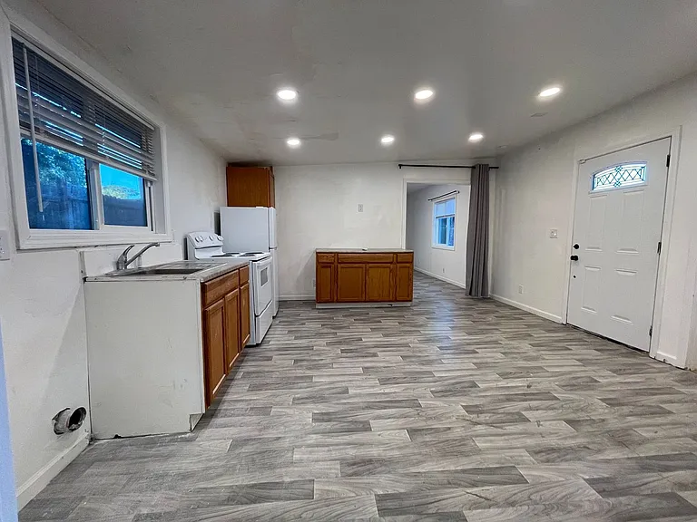 199 Bart Ave #A — Photo 8