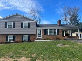211 Meadowlark Rd, Mount Airy, NC 27030