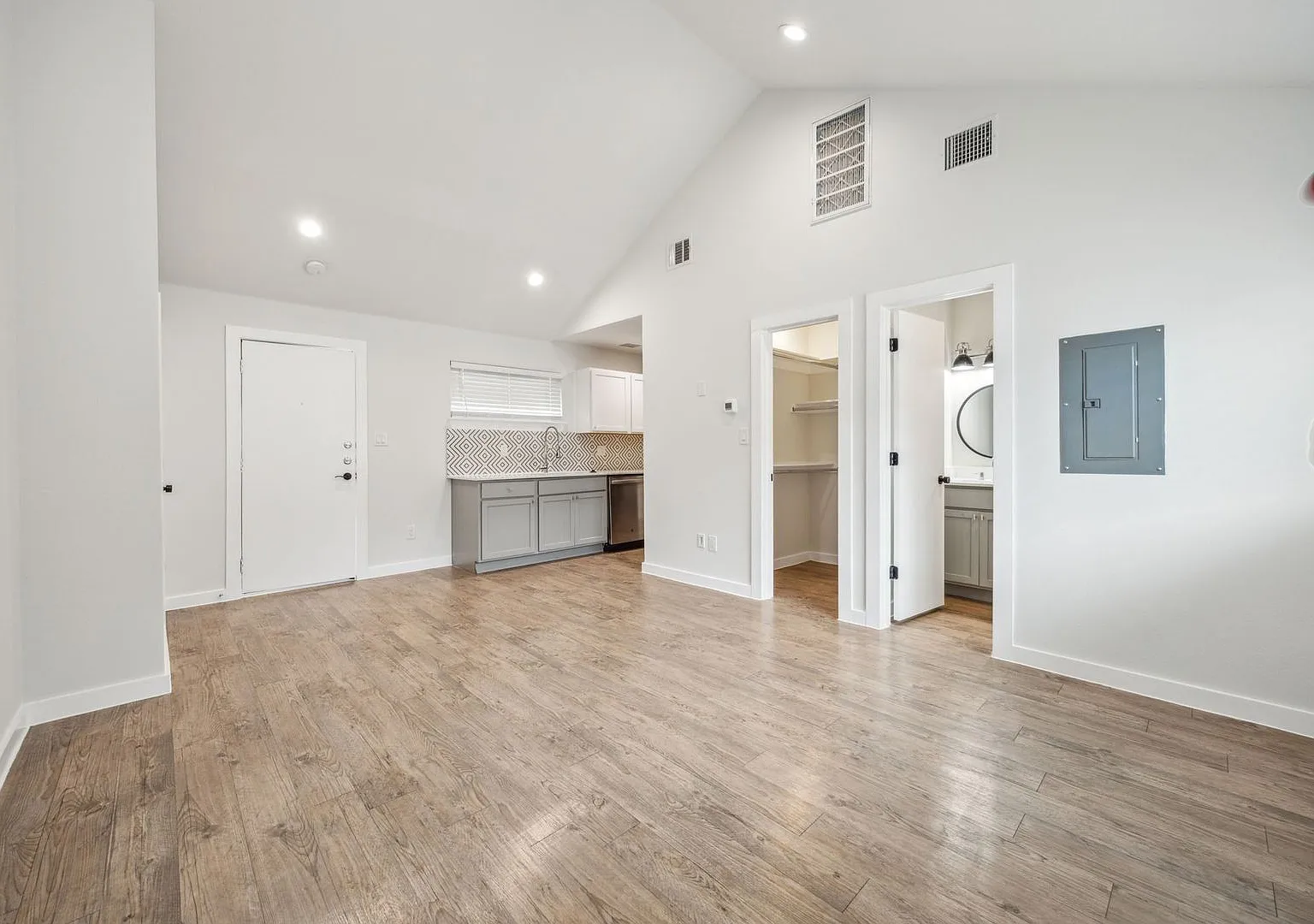 The Republic Apartments — Photo 3