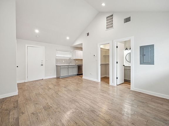 3rd image of 5018 San Jacinto St #210