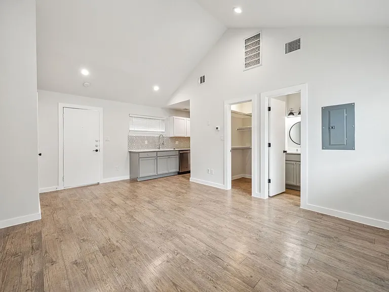The Republic Apartments — Photo 3