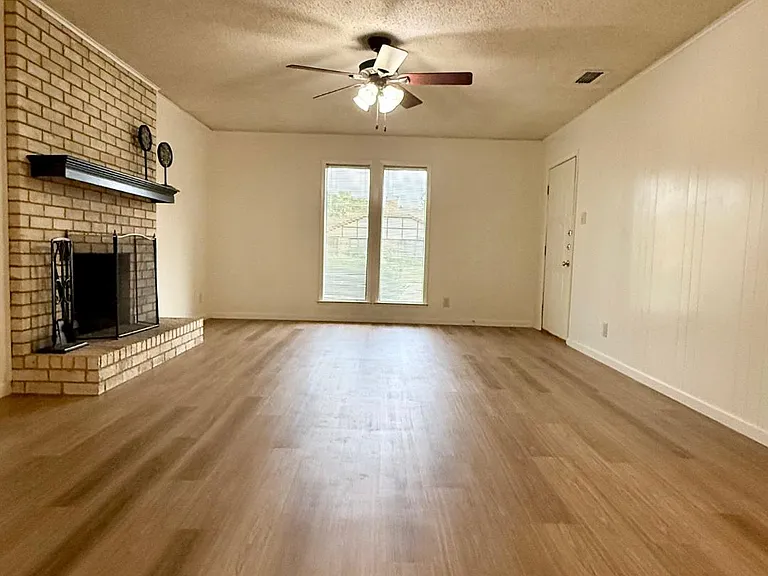 2001 Majestic Pace St #A — Photo 4