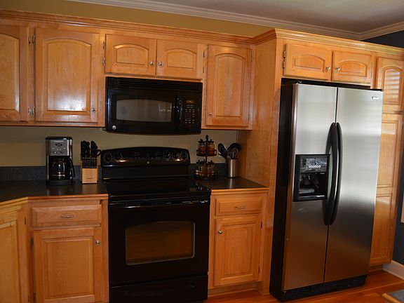 5th image of 112 E 79th Ter