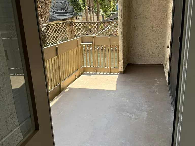 1414 Greenfield Apartments — Photo 32