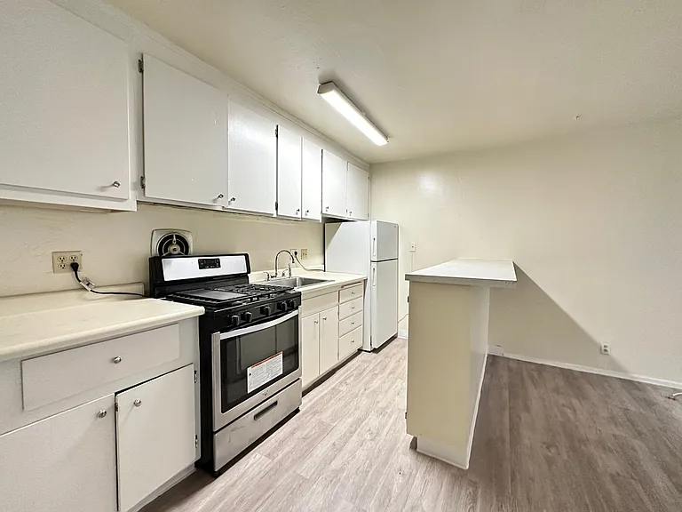 380 Euclid Ave. — Photo 6