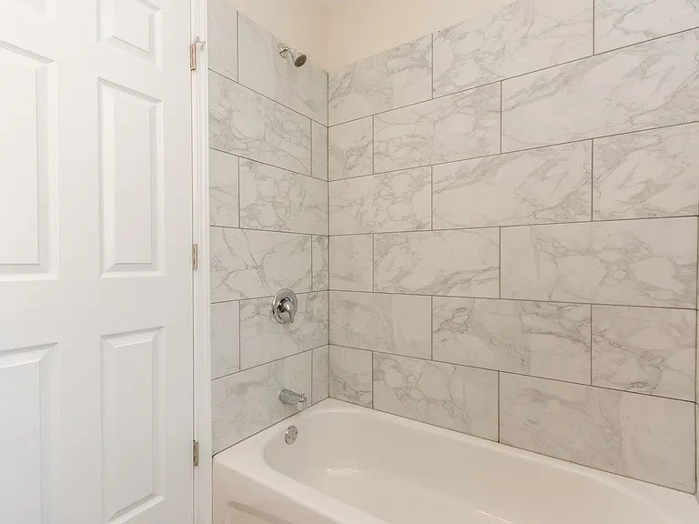 915 S Aberdeen St — Photo 35