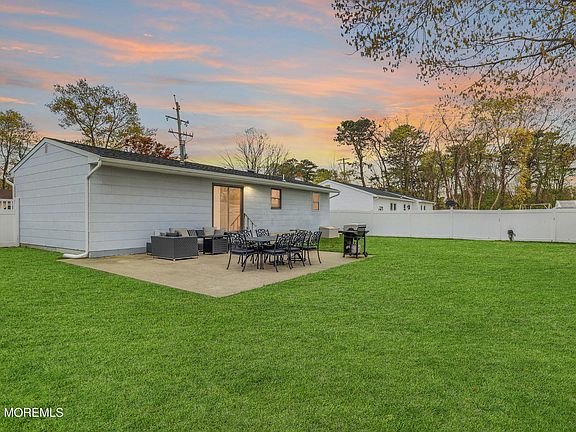 3rd image of 36 Bay Laurel Drive
