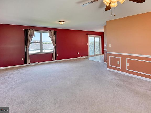 5th image of 130 Sweetwater Ln