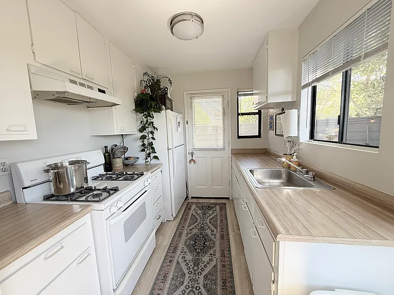 1334 Palm St #3 — Photo 2