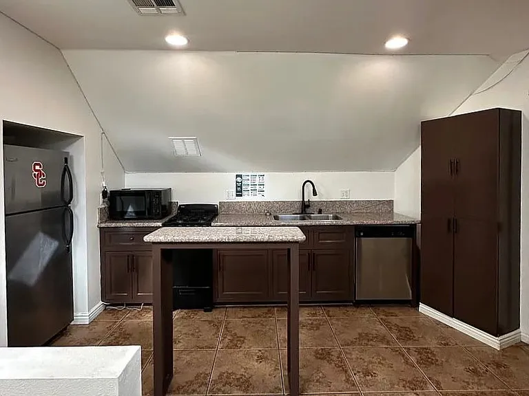 2673 Menlo Ave #3H — Photo 7