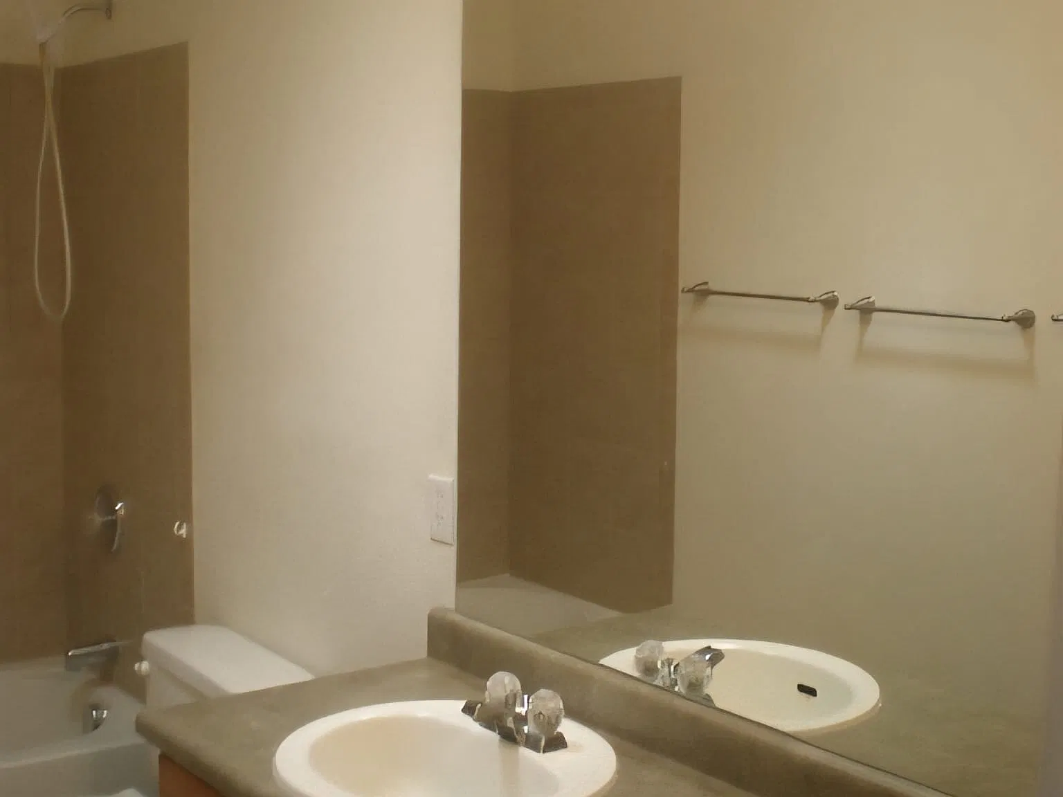5 bed, 3200 sqft, $2,995 — Photo 3