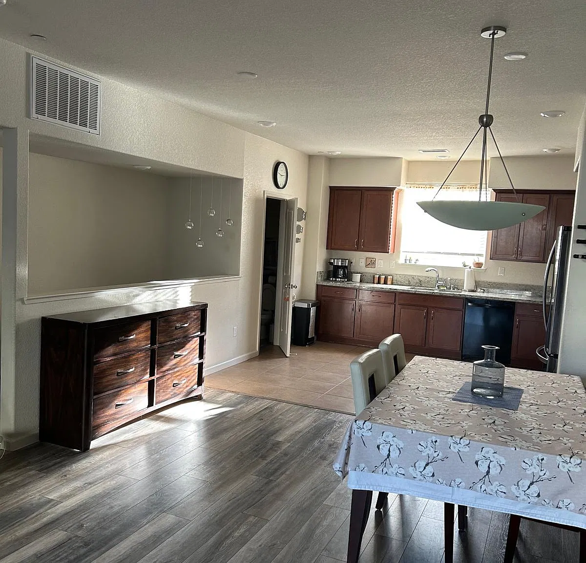 3 bed, 2.5 bath, 1447 sqft, $2,600 — Photo 3