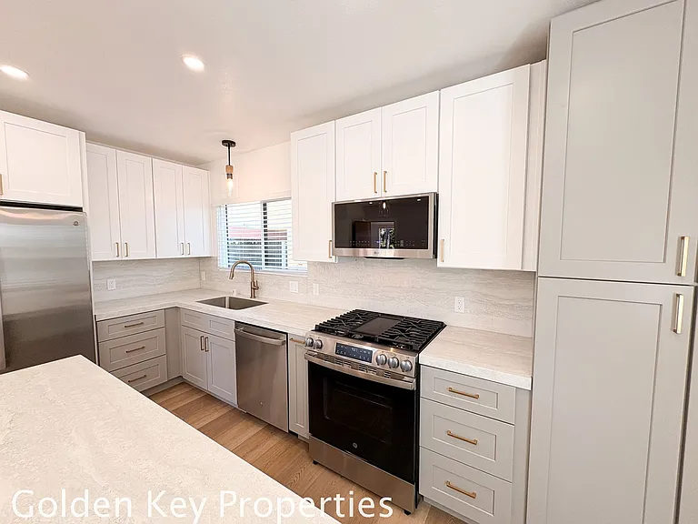 1724 Broadway St #A — Photo 3