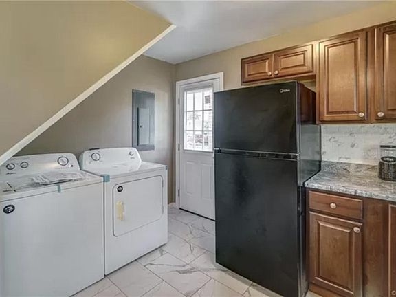 4th image of 1806 Oak Hill Ln