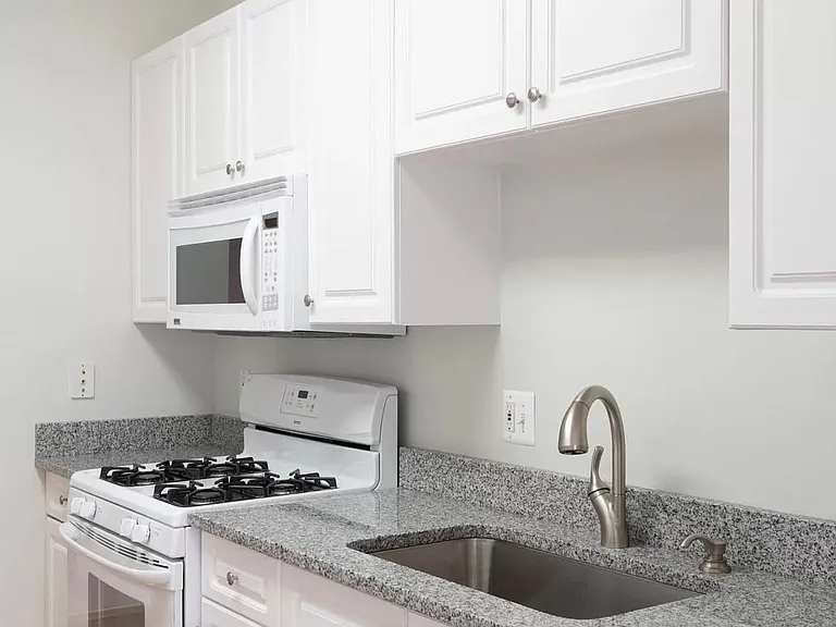 7000 Falls Reach Dr #102 — Photo 23