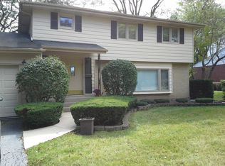 21 Ferndale Rd, Deerfield, IL 60015