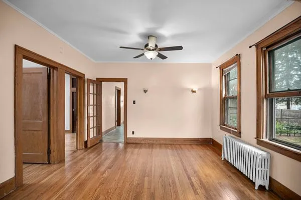 2139 Foster Ave — Photo 10