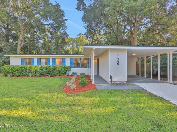 7037 CHERBOURG Avenue N, Jacksonville, FL 32205
