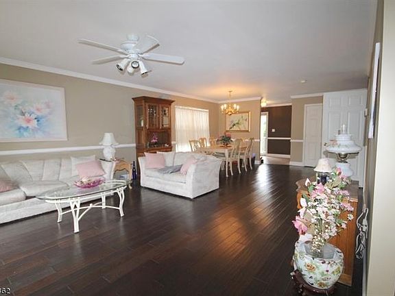 5th image of 1 Spruce Hill Ct #1315