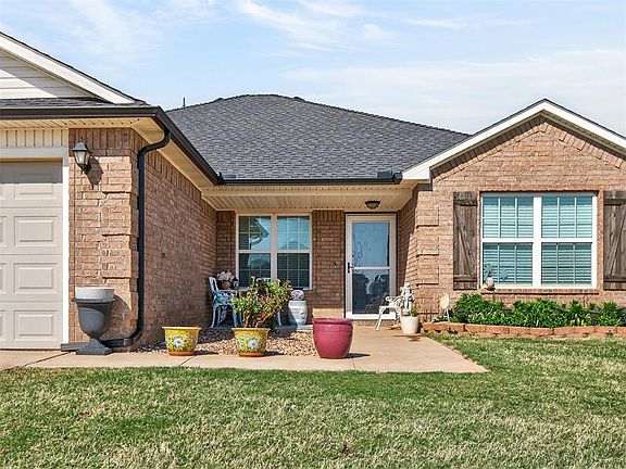 3rd image of 2701 Red Pine Cir