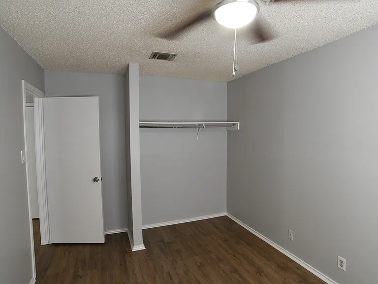 3231 Tree Grove Dr — Photo 15