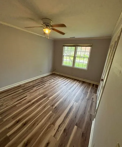 325 N Salem Ave — Photo 16