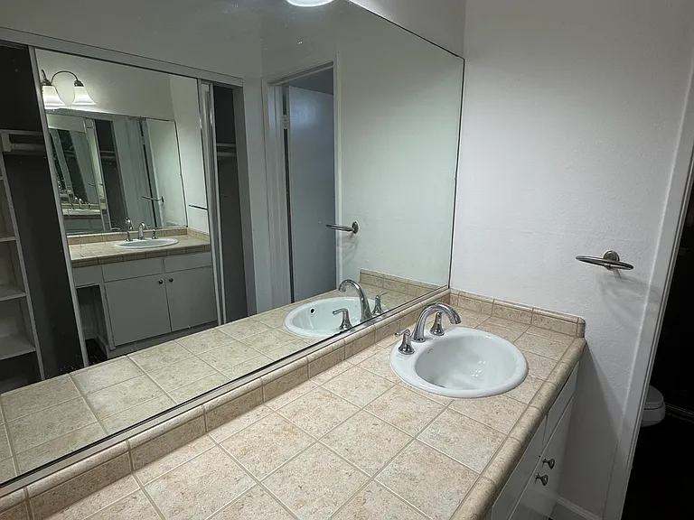 1885 Veteran Ave #103 — Photo 9