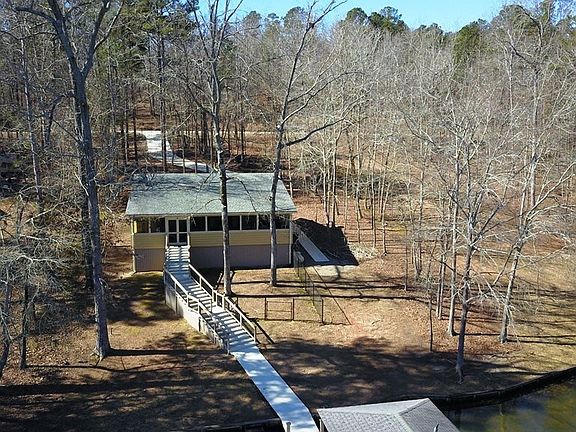 2nd image of 730 Marigold Rd NE