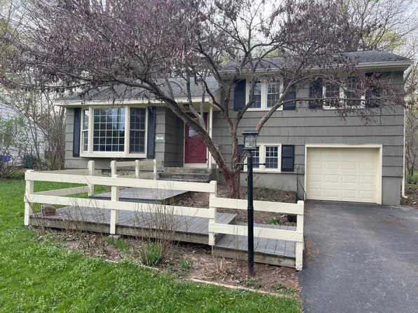 221 Palmer Dr, Fayetteville, NY 13066