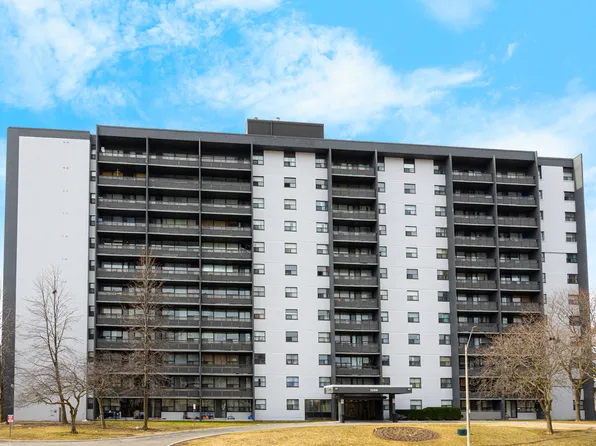 2200 Roche Ct #112, Mississauga, ON L5K 3Z6