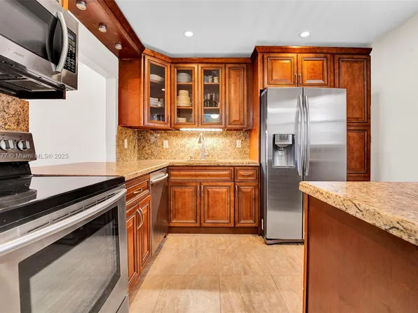 410 SE 2nd St APT 220, Hallandale, FL 33009