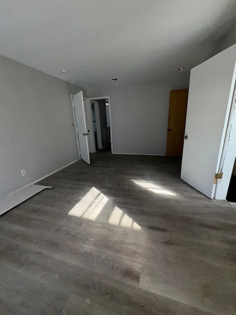 421 N Nesmith Ave — Photo 1