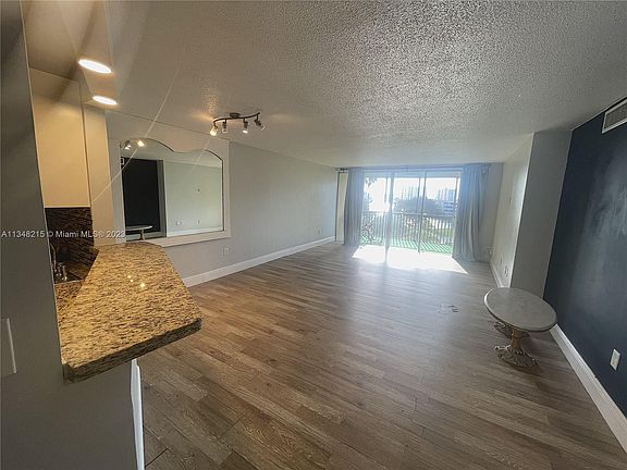 2nd image of 1750 NE 191st St APT 519-3