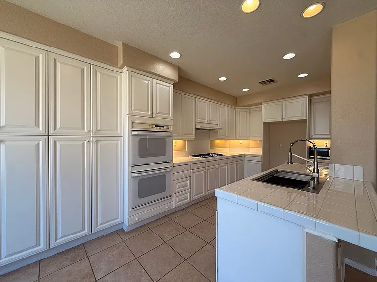 5254 Southhampton Cv — Photo 6