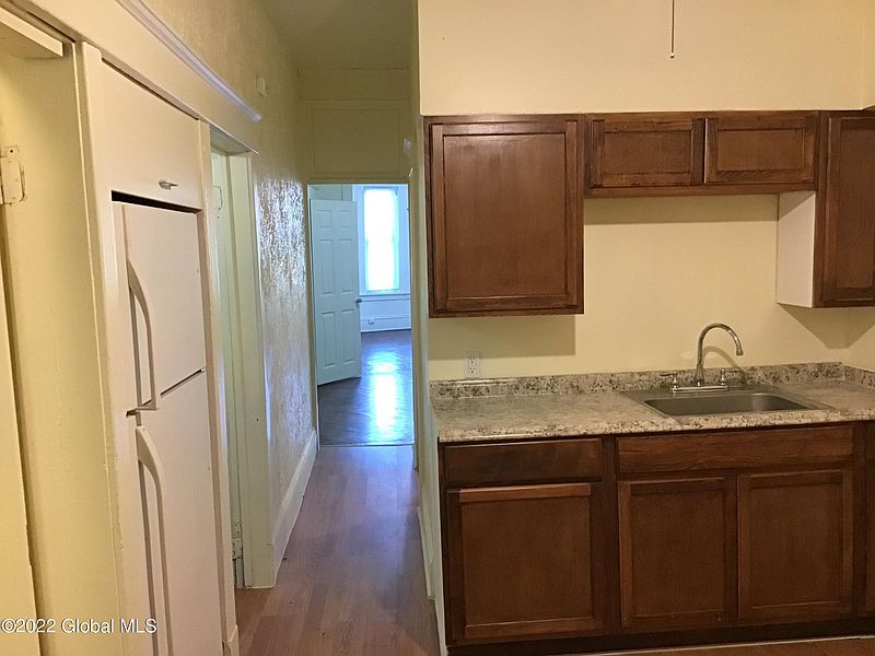 5th image of 246 Morton Avenue