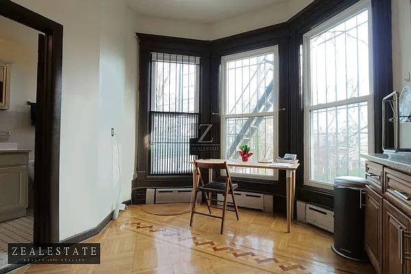 Rented by ZealEstate Group Inc | media 4