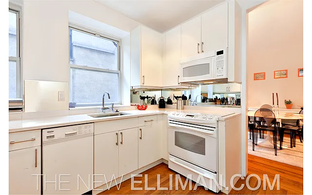 Rented by Douglas Elliman | media 16