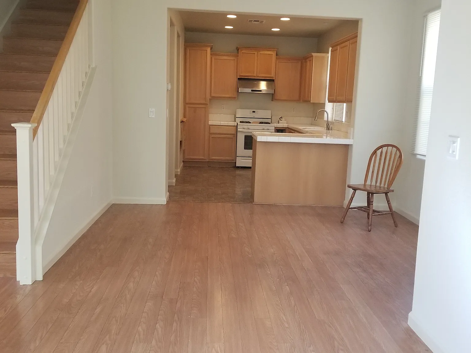 882 Bullion Ln — Photo 3