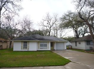 317 Caladium St, Lake Jackson, TX 77566