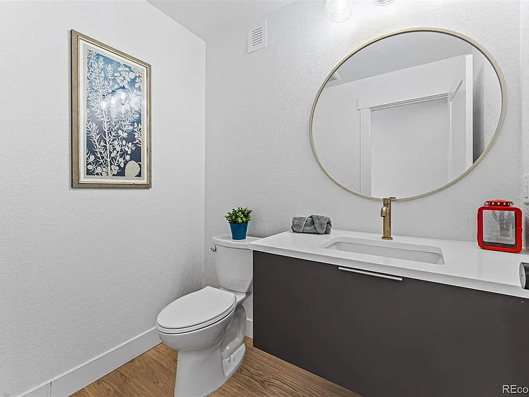 1342 Yates St — Photo 8