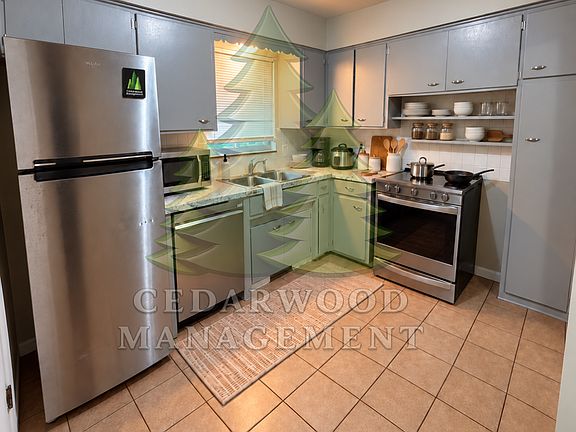 4th image of 338 N Main St APT 1