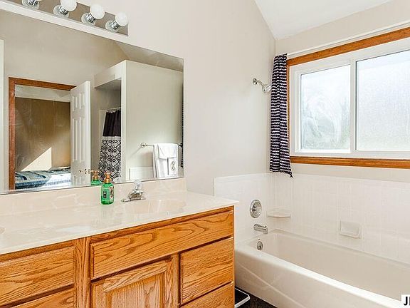 5th image of 4011 Gatewood Dr