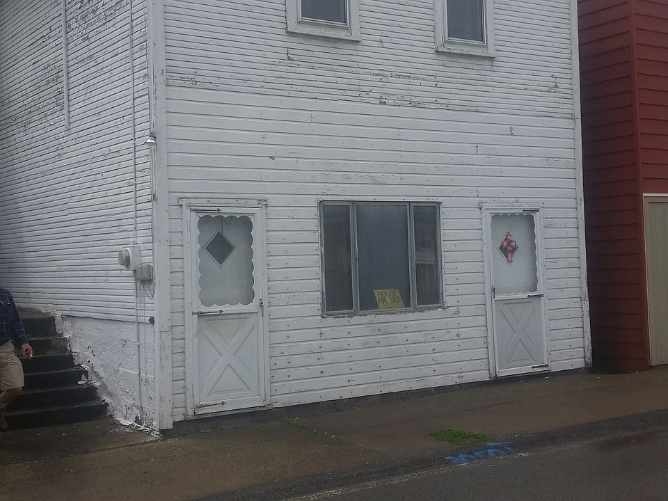 2nd image of 3048 Main St