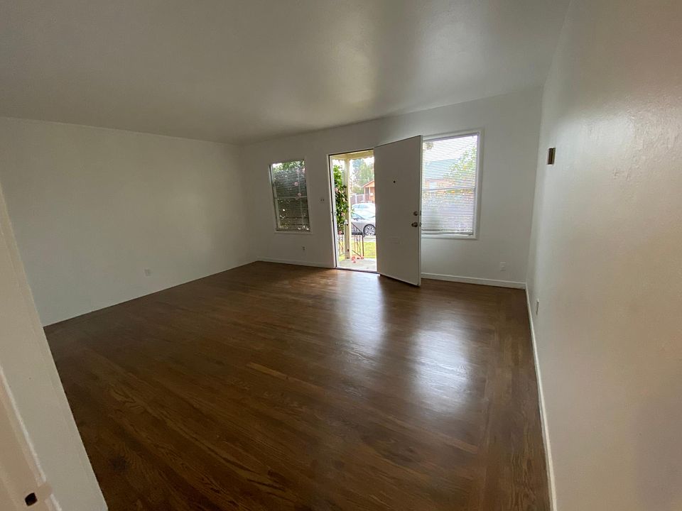 1st image of 13482 Rose Dr