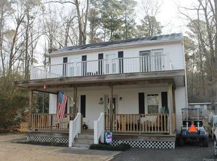 182 Beach Dr, Hartfield, VA 23071