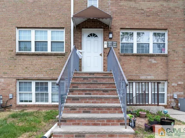 391 College Dr, Edison, NJ 08817