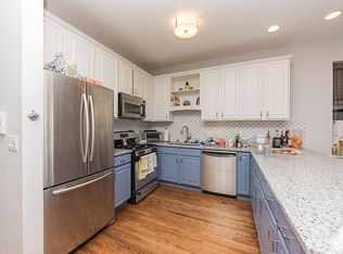 2003 W Superior St APT 2W, Chicago, IL 60612