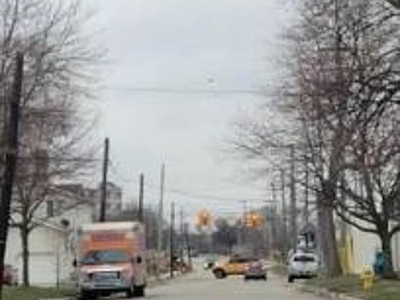 Exterior Neighborhood (street photo)